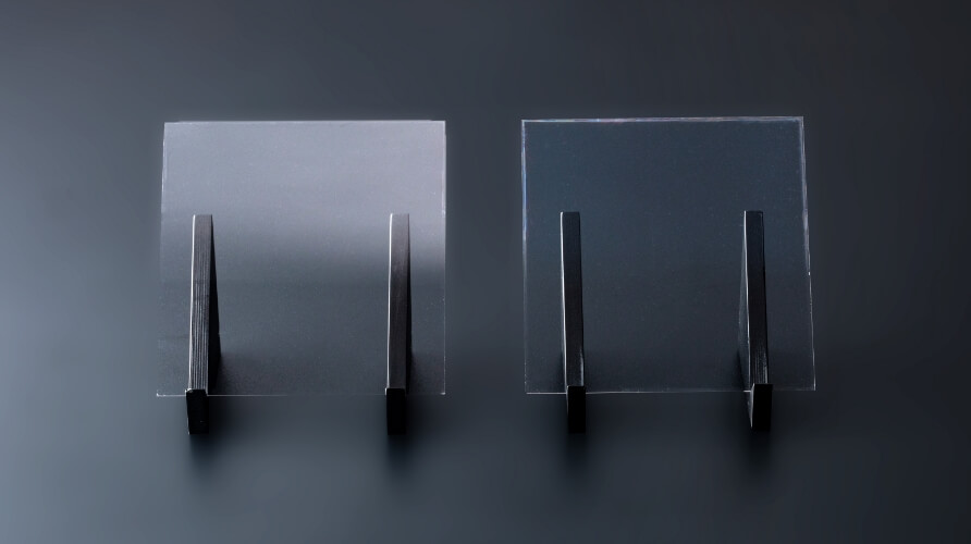 Application samples (Super-Low Reflective Coating Left:without/Right:with).