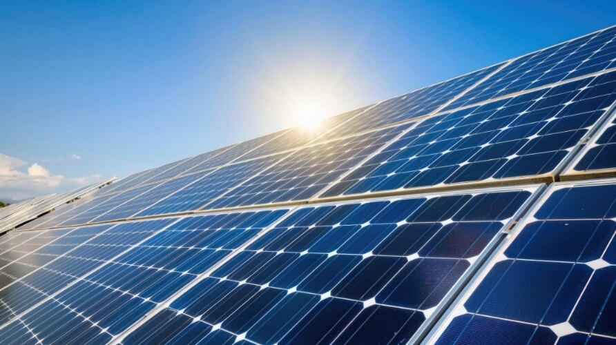 Reducing the weight and improving environmental resistance of glass solar panels